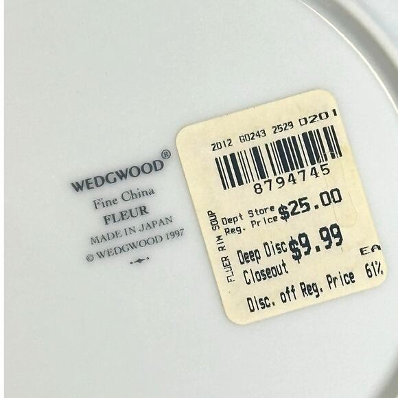 Wedgwood Vintage 1997 "Fleur" 9" Large Rim Soup/Pasta Bowls-Excellent-Set of 8 - Picture 9 of 9